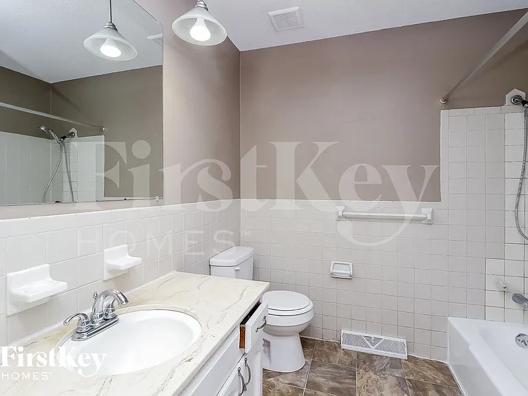 704 Melrose St — Photo 14