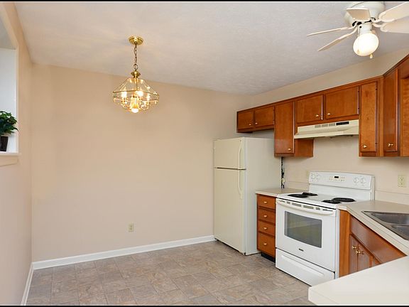 4th image of 67 Forest Hill Dr