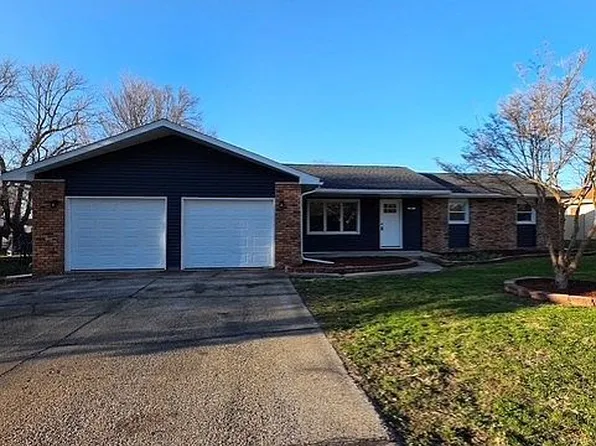 320 Northland Dr, Warrensburg, IL 62573