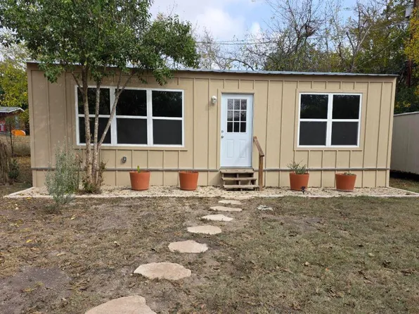505 E Lane Dr, Kerrville, TX 78028