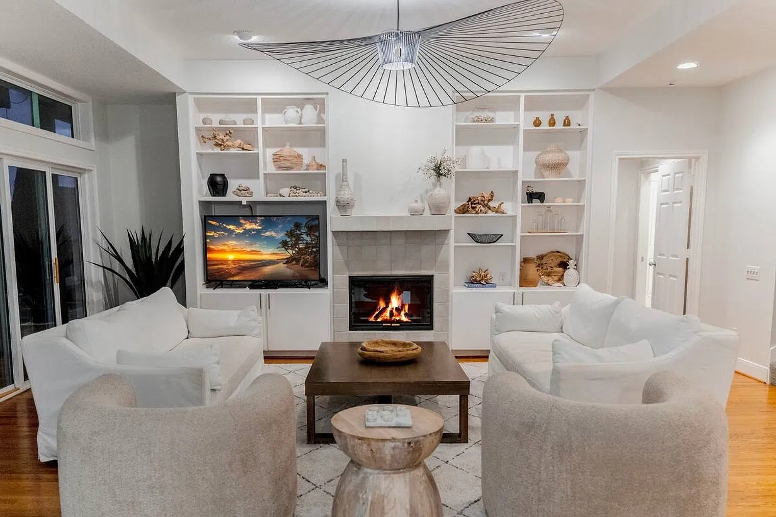 3 bed, 3.0 bath, $6,599 — Photo 2