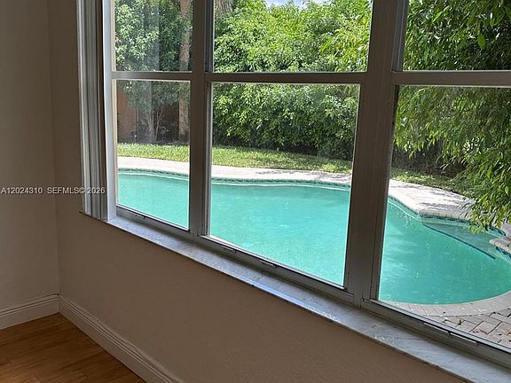 4th image of 11090 Baybreeze Way
