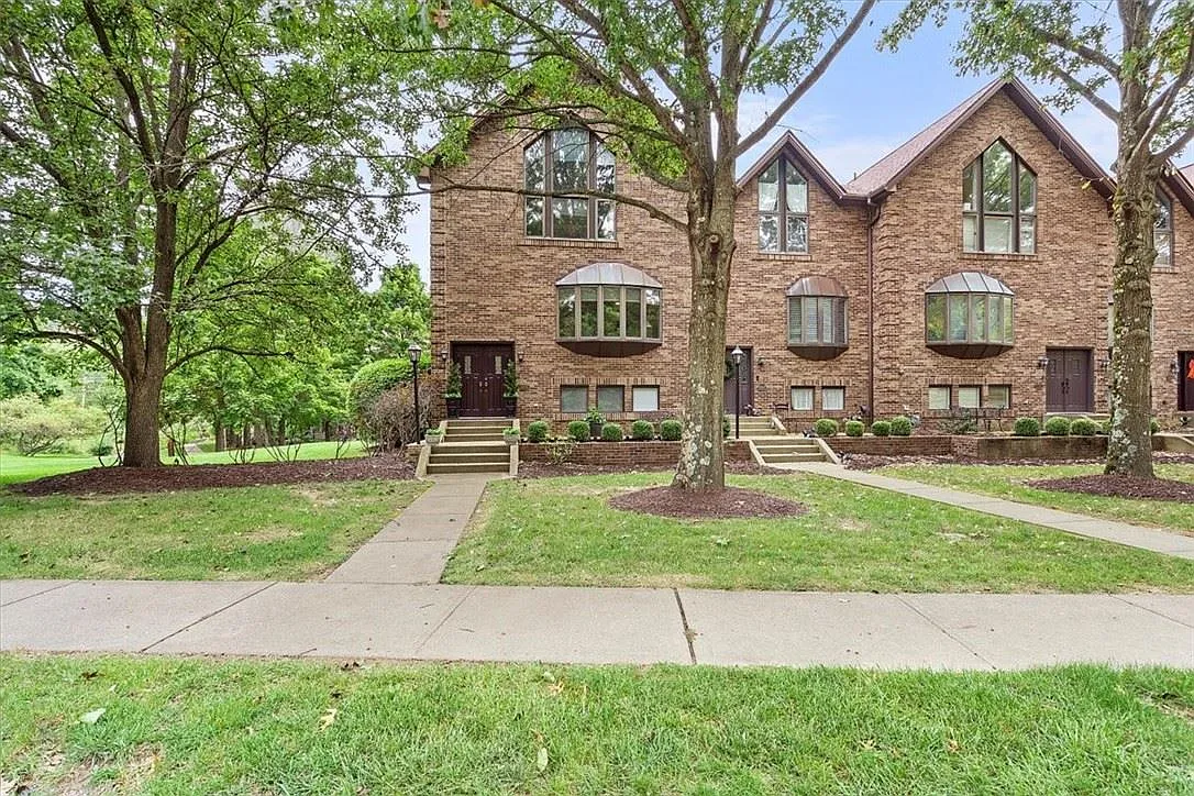 10090 Mansion Dr photo 1