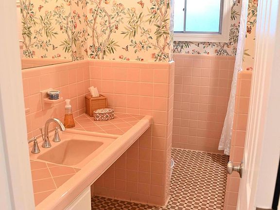 5th image of 25 Fernwood Dr