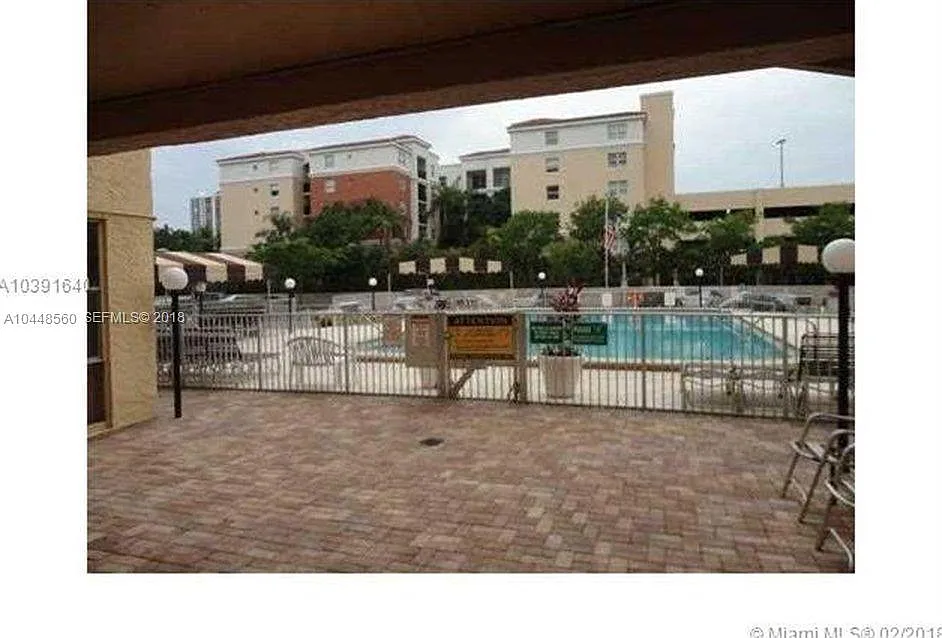 1 bed, 1.5 bath, 800 sqft, $1,700 — Photo 2