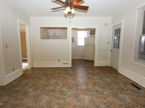 3rd image of 522 4th Ave E