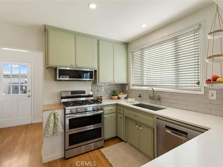 2902 Loomis St — Photo 4