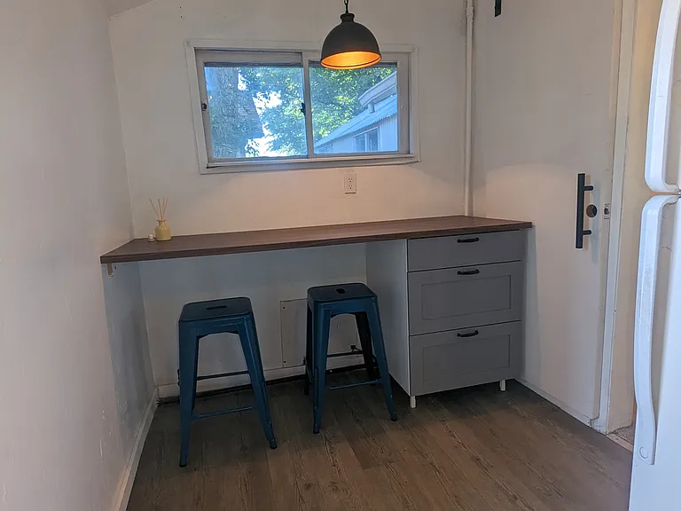 1023 Whipple St — Photo 8