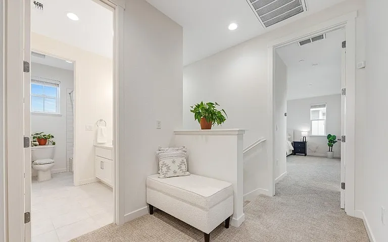 1747 Linden Ln — Photo 18
