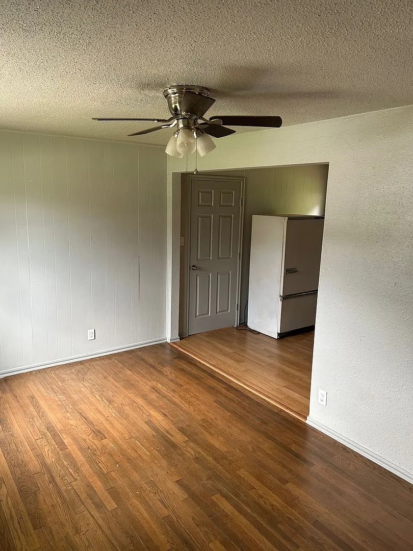 Charming 3 bedroom, 1 bathroom home — Photo 4
