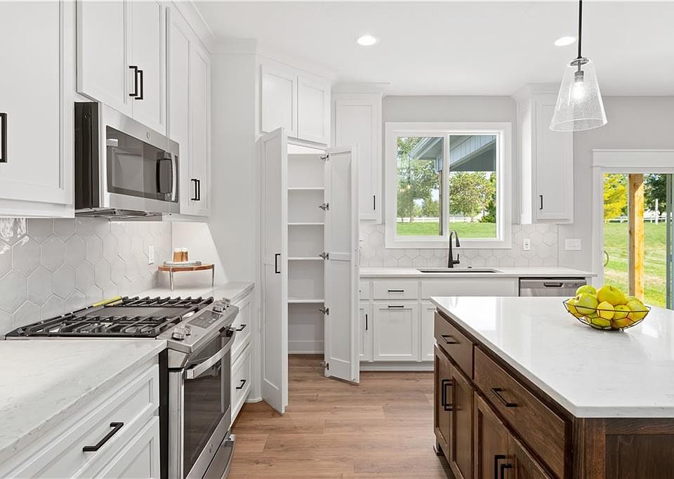 4613 Robinson Dr, Raymore, MO 64083 Zillow