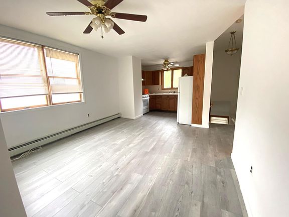 2nd image of 411 Cromwell Ave #2