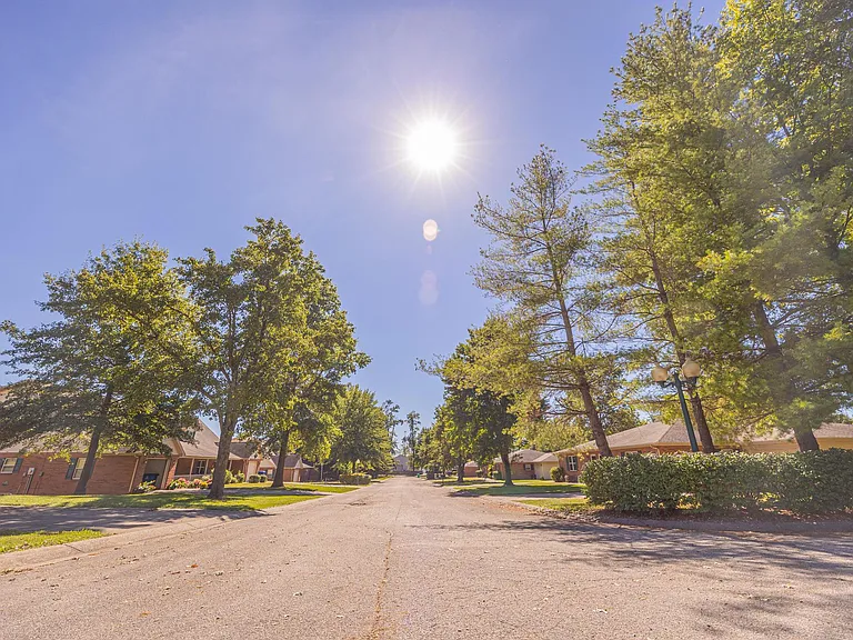 10760 Oak Blvd — Photo 33