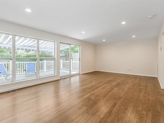 4th image of 11 Parkridge Ct