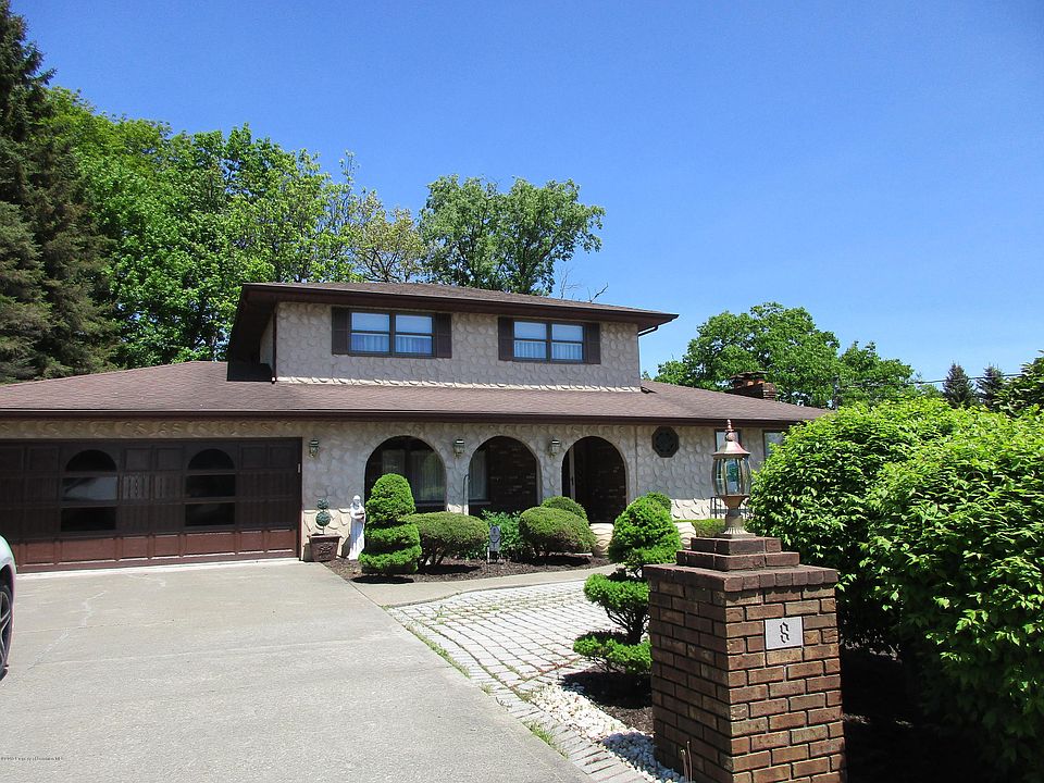 1st image of 8 Flora Dr