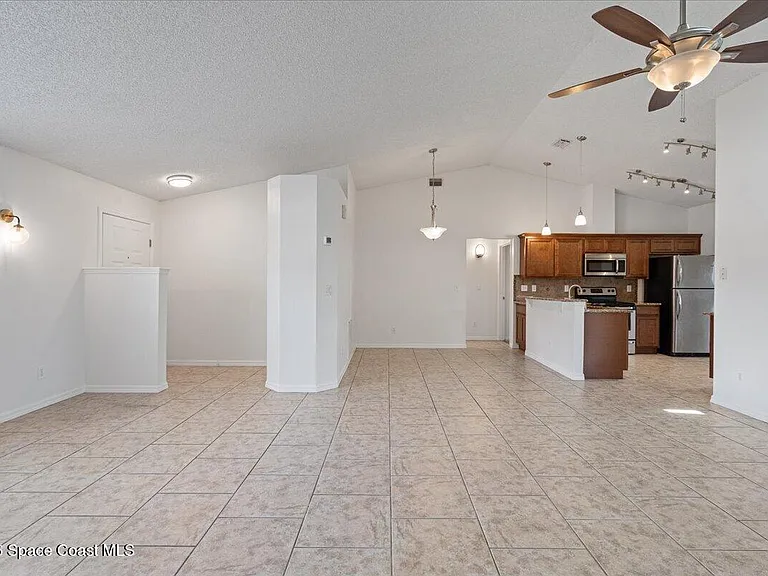 816 Hunters Creek Dr — Photo 8