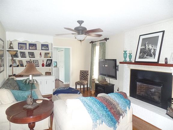 5th image of 215 E Richardson Cir