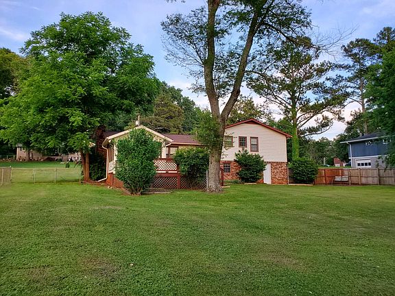 3rd image of 3981 Philmont Dr