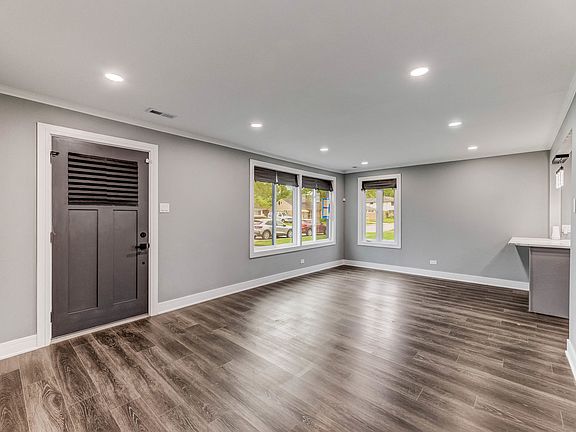 2nd image of 328 Nassau St