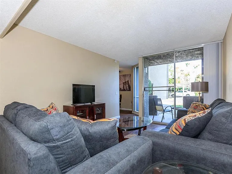 Mojave Blue Apartments — Photo 21