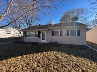 1438 Dodge St, Le Claire, IA 52753