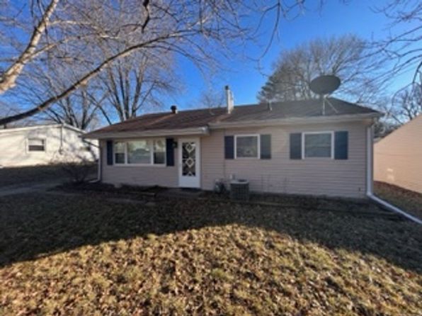 1438 Dodge St, Le Claire, IA 52753