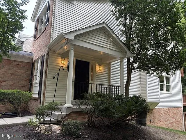 3 bed, 4.0 bath, 2844 sqft, $3,400 — Photo 2