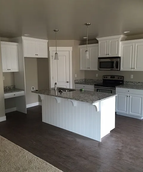 576 N 220 E — Photo 2