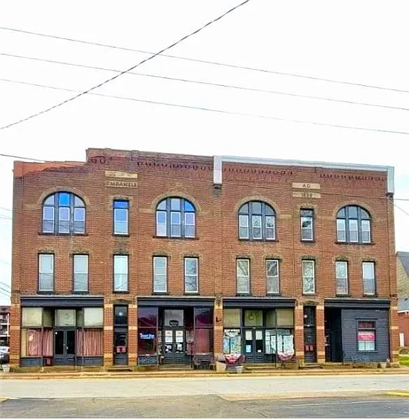 Building Photo - 212 1/2 Main St