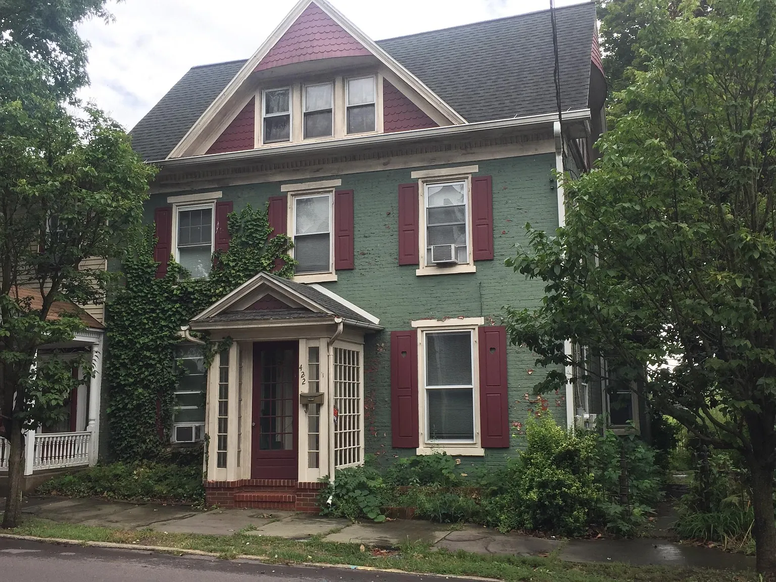 422 Bloom St — Photo 3
