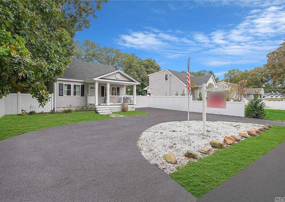 1st image of 70 Dawn Dr