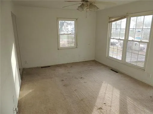 3600 NE 54th Ter — Photo 8