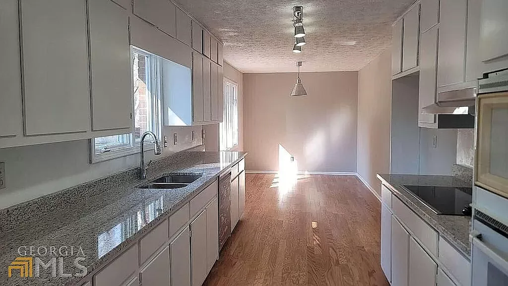 4 bed, 3356 sqft, $3,000 — Photo 4