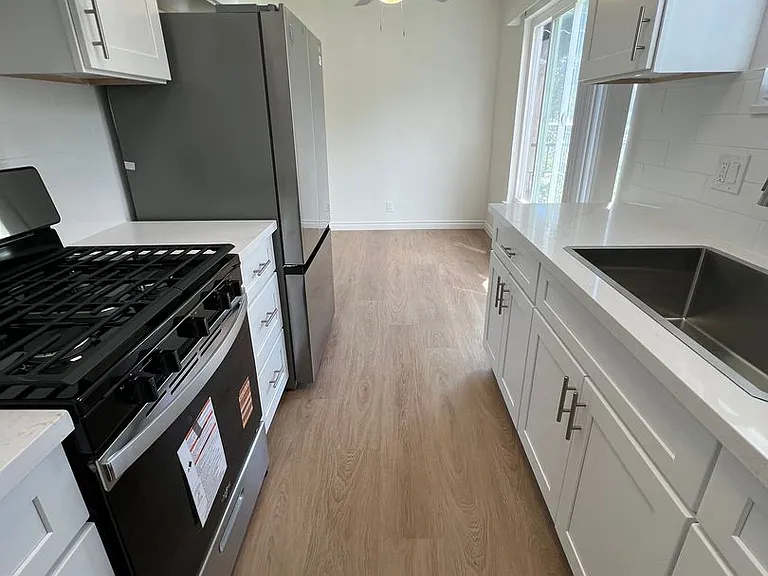 444 S Manhattan Pl — Photo 2
