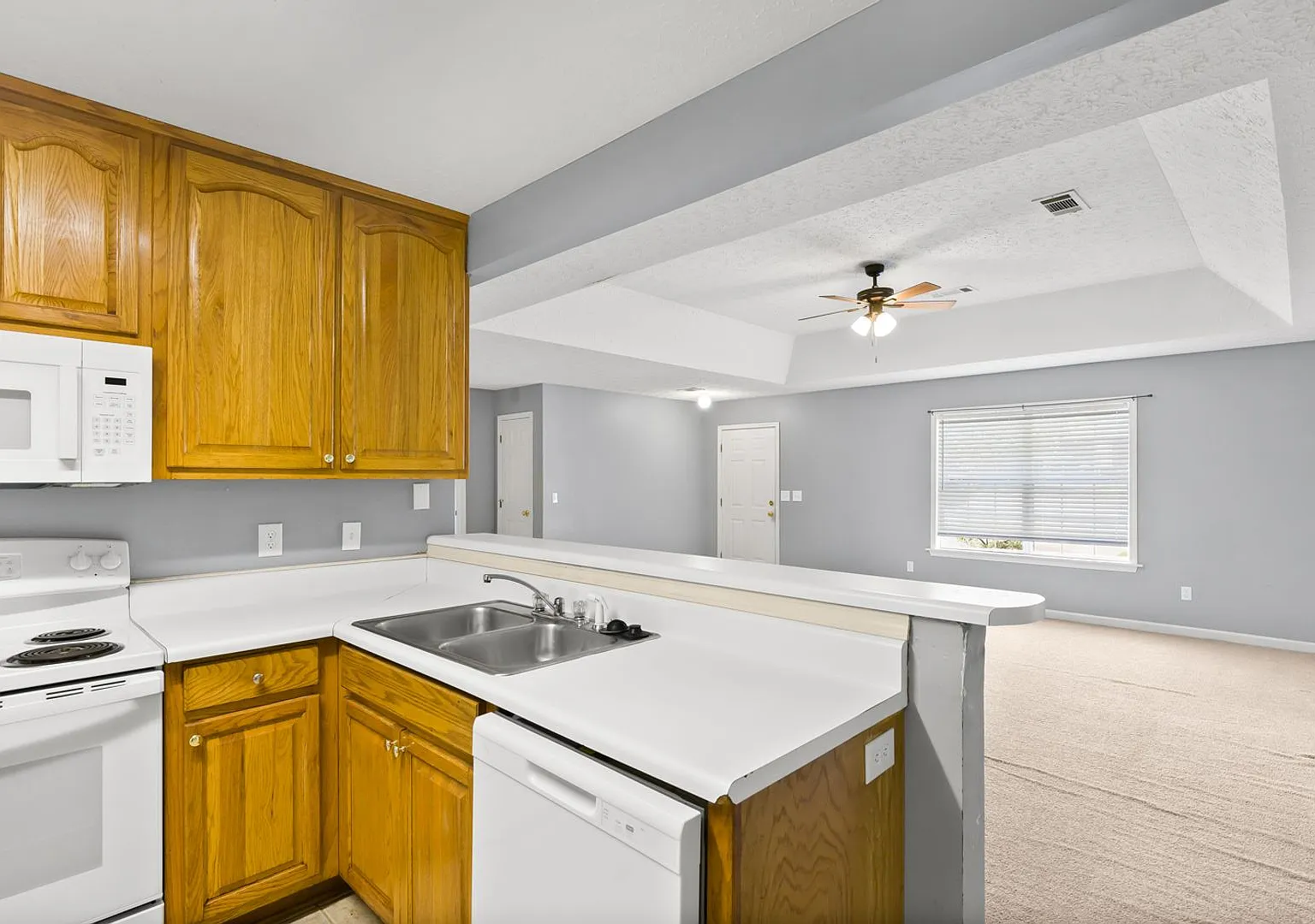 Now Available! 3 Bed 3 Bath Duplex — Photo 4
