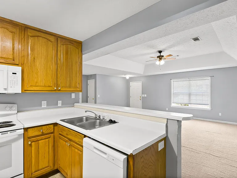 721 Ethan Ln — Photo 4