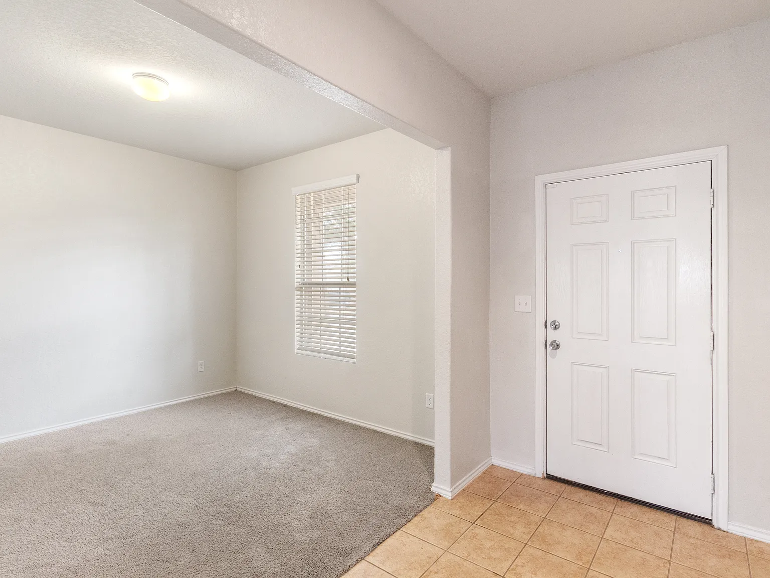 5 bed, 2580 sqft, $2,350 — Photo 3