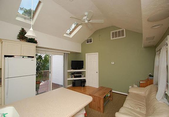 3rd image of 39 Bradford Ave