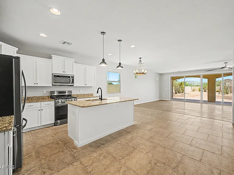 18436 W Shasta St — Photo 11