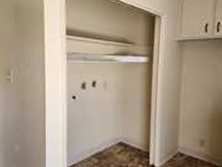 1914 Celeste Ct — Photo 8