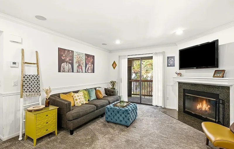1 bed, 1.0 bath, 704 sqft, $1,800 — Photo 2