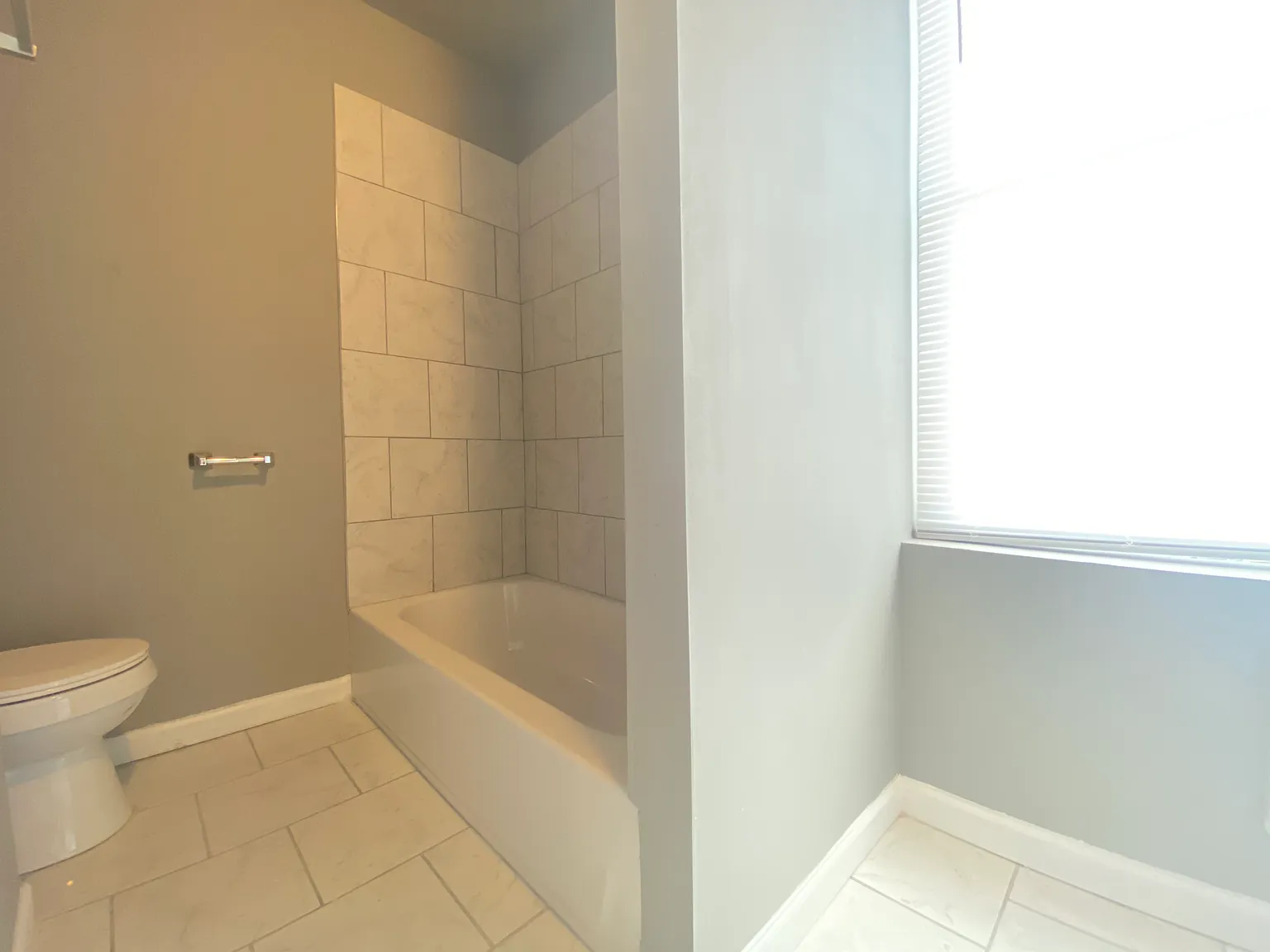4932 W Thompson St — Photo 1