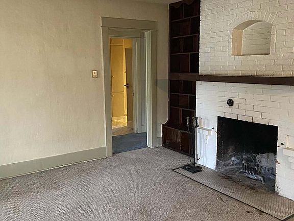 2nd image of 207 N Park Ave