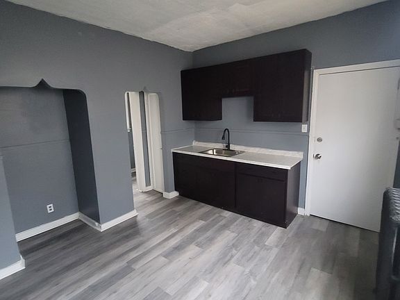 4th image of 632 Woodland St #1