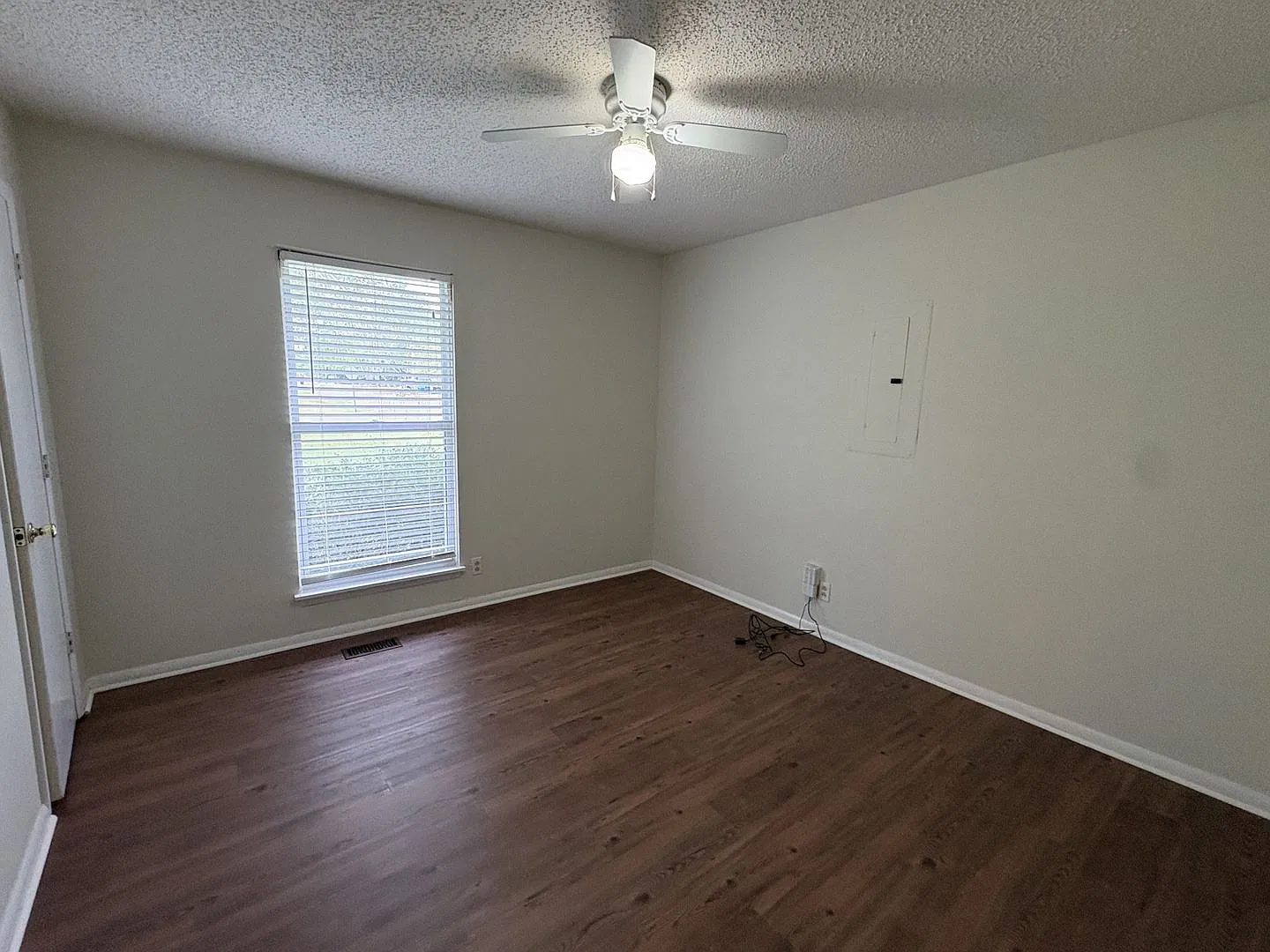 Home with Large Yard, Triple Rockvale — Photo 3