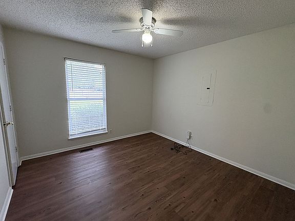 3rd image of 2075 Stonebrook Dr