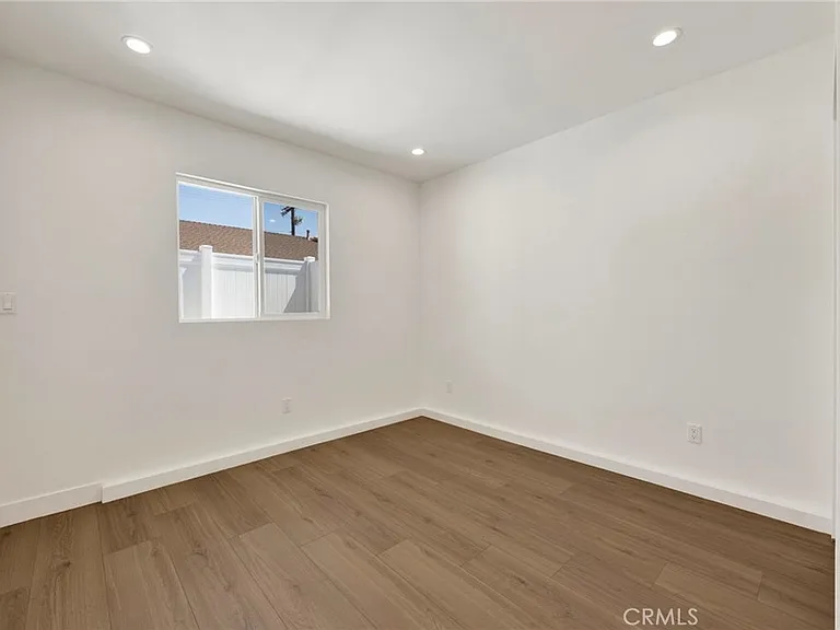 22542 Roscoe Blvd — Photo 6