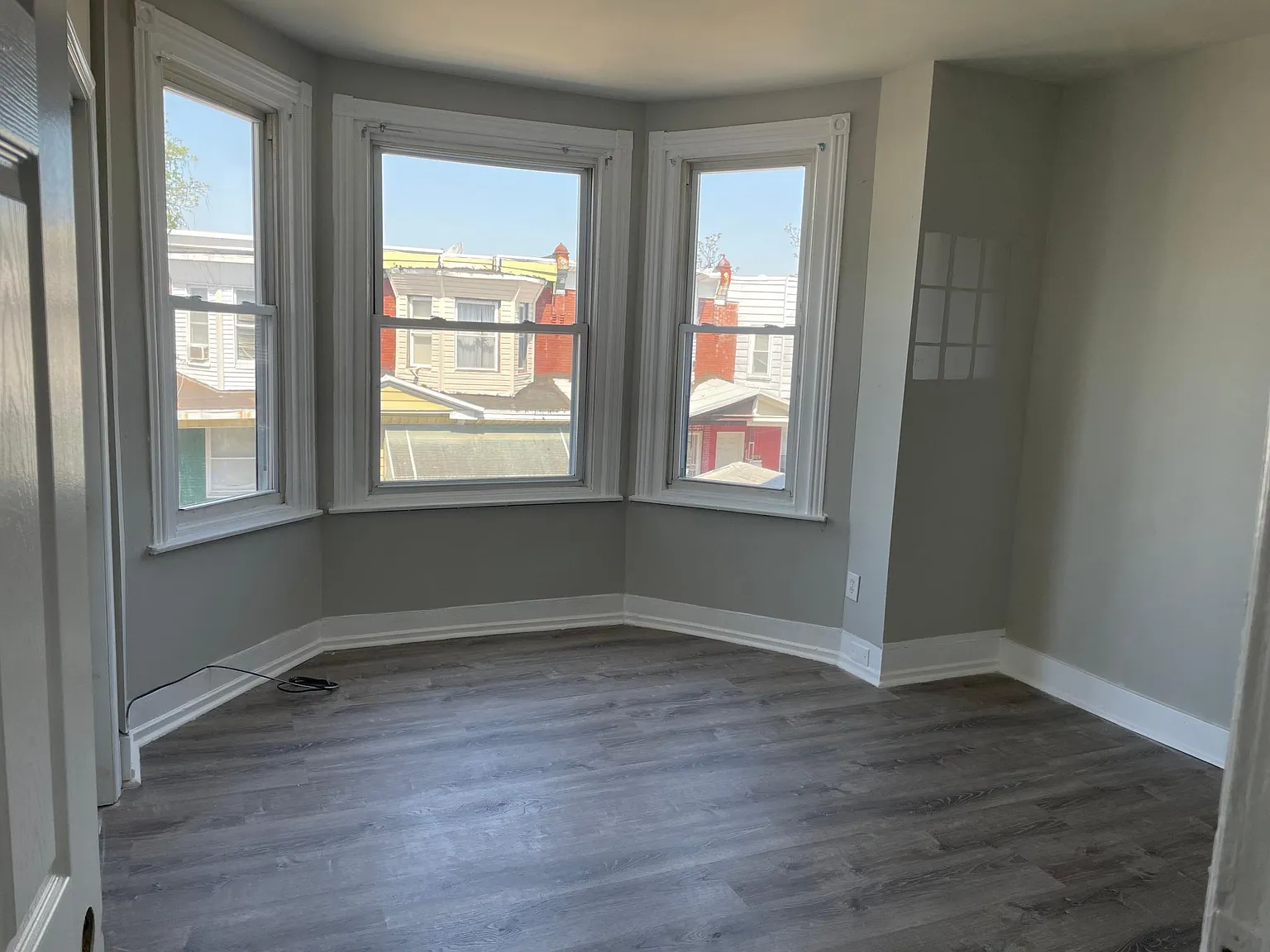 3 bed, 1.5 bath, 1100 sqft, $780 — Photo 1