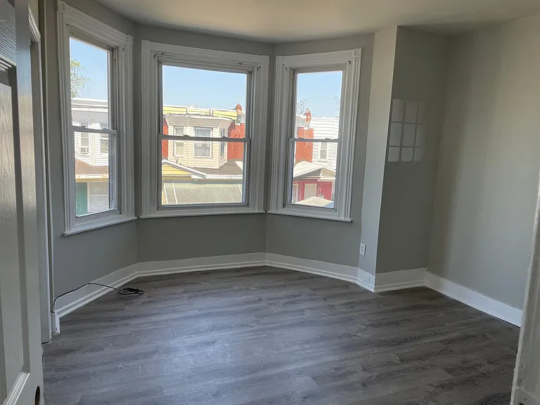 5800 Windsor St — Photo 1