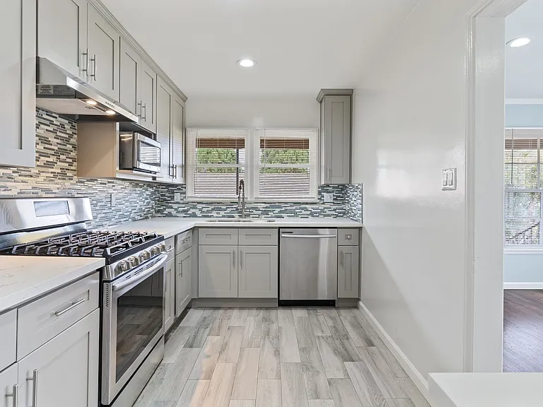 2104 E Florida St — Photo 9